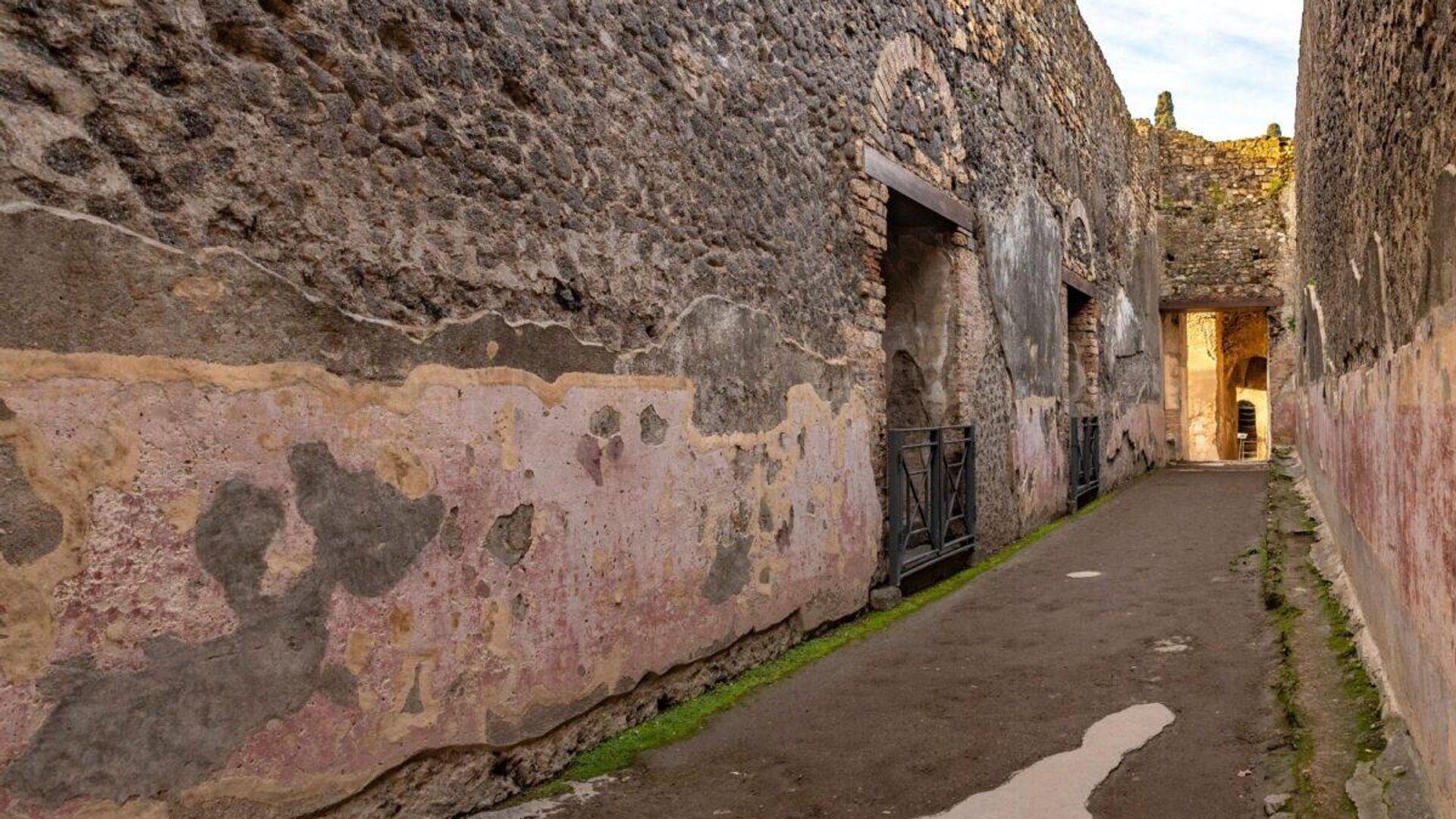 Tecnologia 3D revela inscrições e desenhos inéditos de 2 mil anos em Pompéia