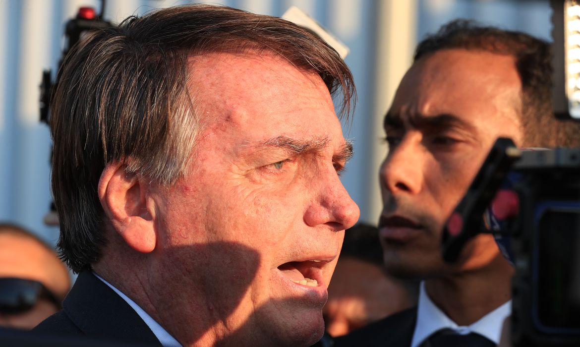 Bolsonaro recebe alta após cirurgia no ombro