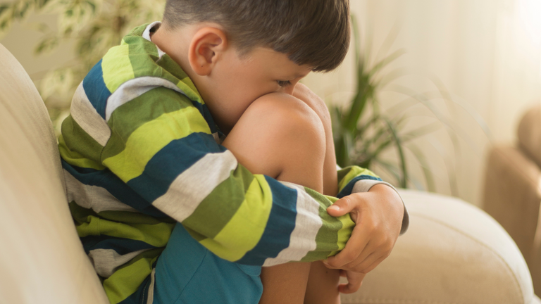 Menino autista de 2 anos denuncia agressão em instituição de Teotônio Vilela