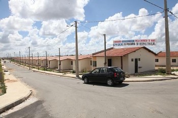 Suspeito joga carro contra a ex e deixa três pessoas feridas em Rio Largo