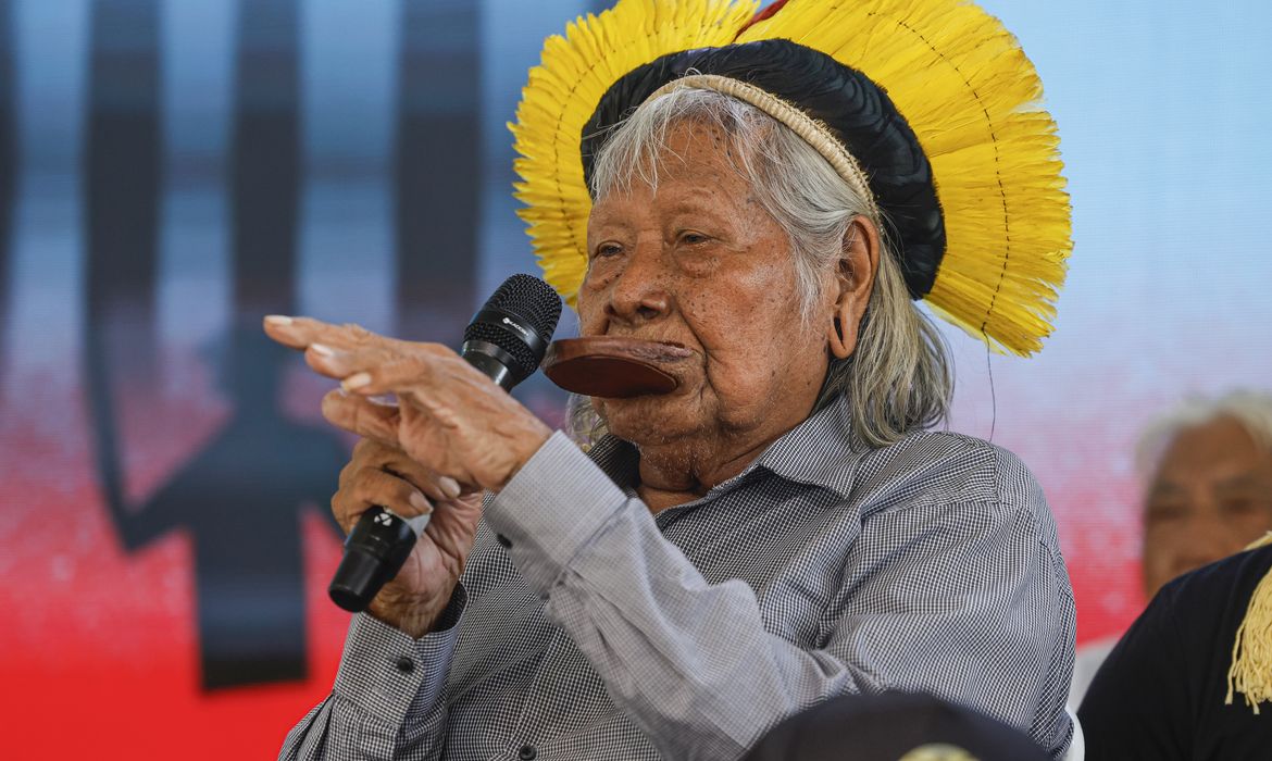 Cacique Raoni é internado em estado grave no Mato Grosso