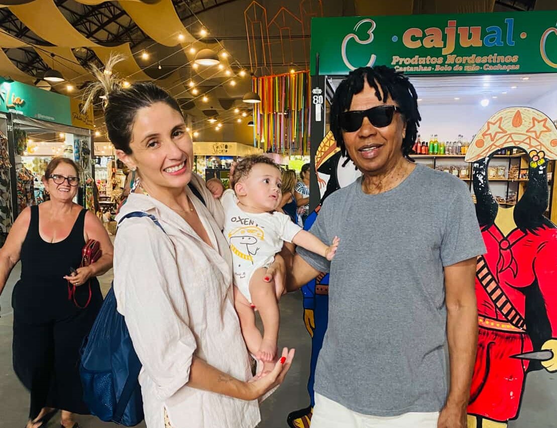 “Saí pra comprar sorvete”: veja relato de fã que encontrou Djavan em Maceió