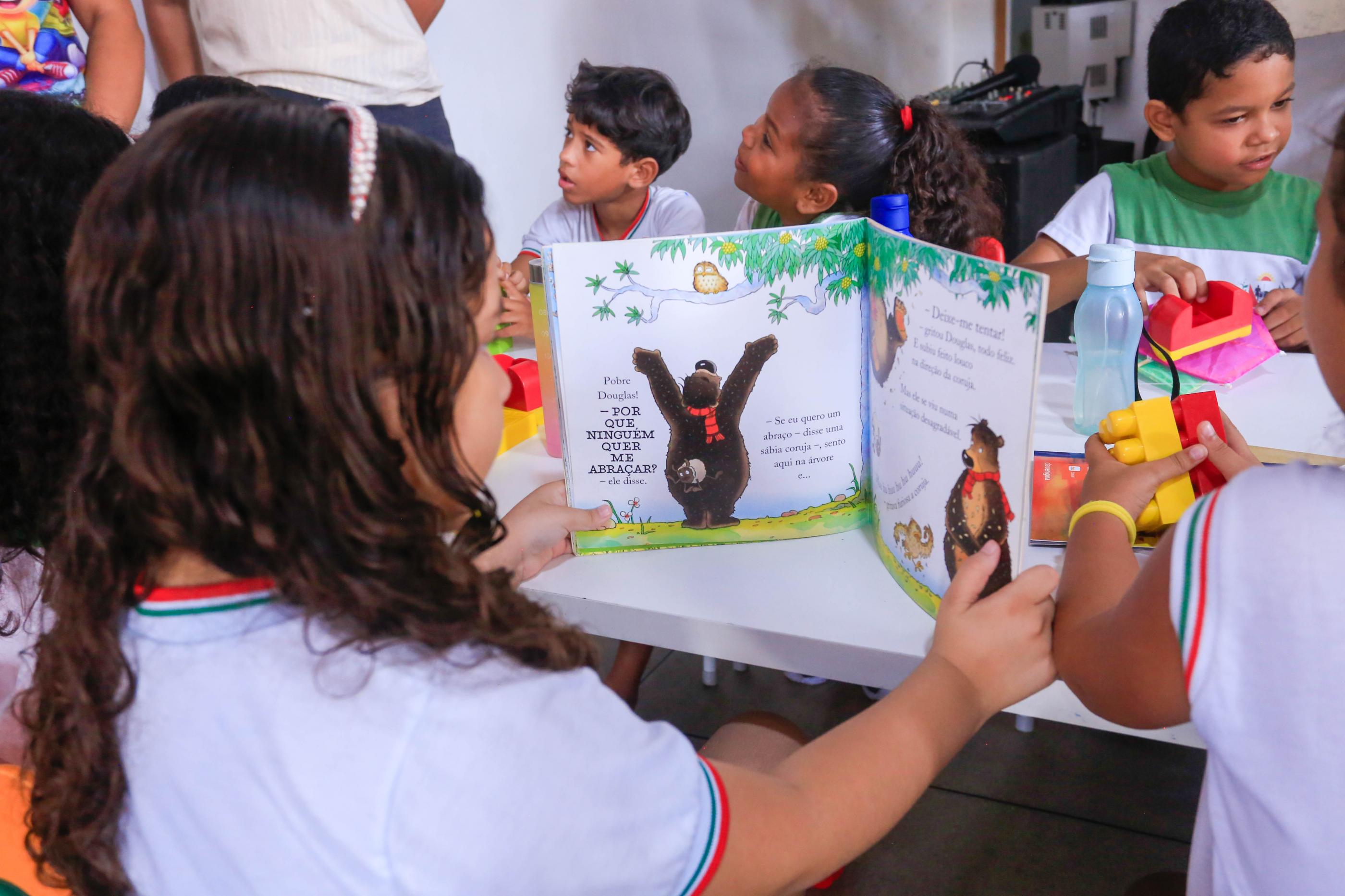 Cria participa da Bienal do Livro de Alagoas com atividades lúdicas