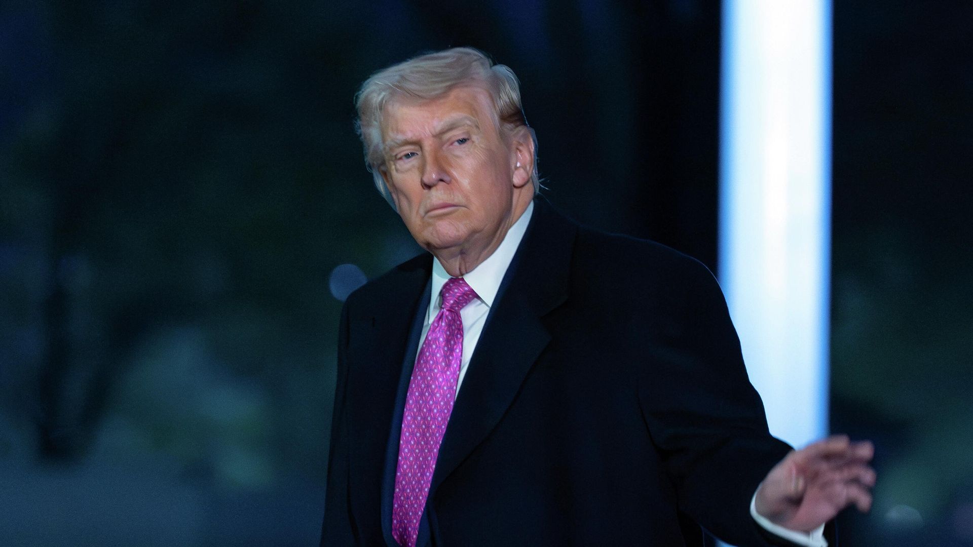 Trump afirma que EUA lucrarão com o Irã como fazem com petróleo da Venezuela
