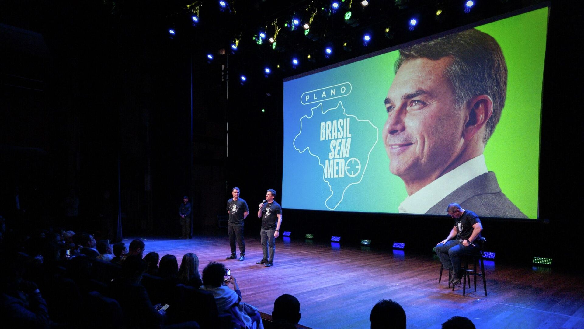Flávio Bolsonaro apresenta plano 'Brasil sem Medo' inspirado em modelo de El Salvador