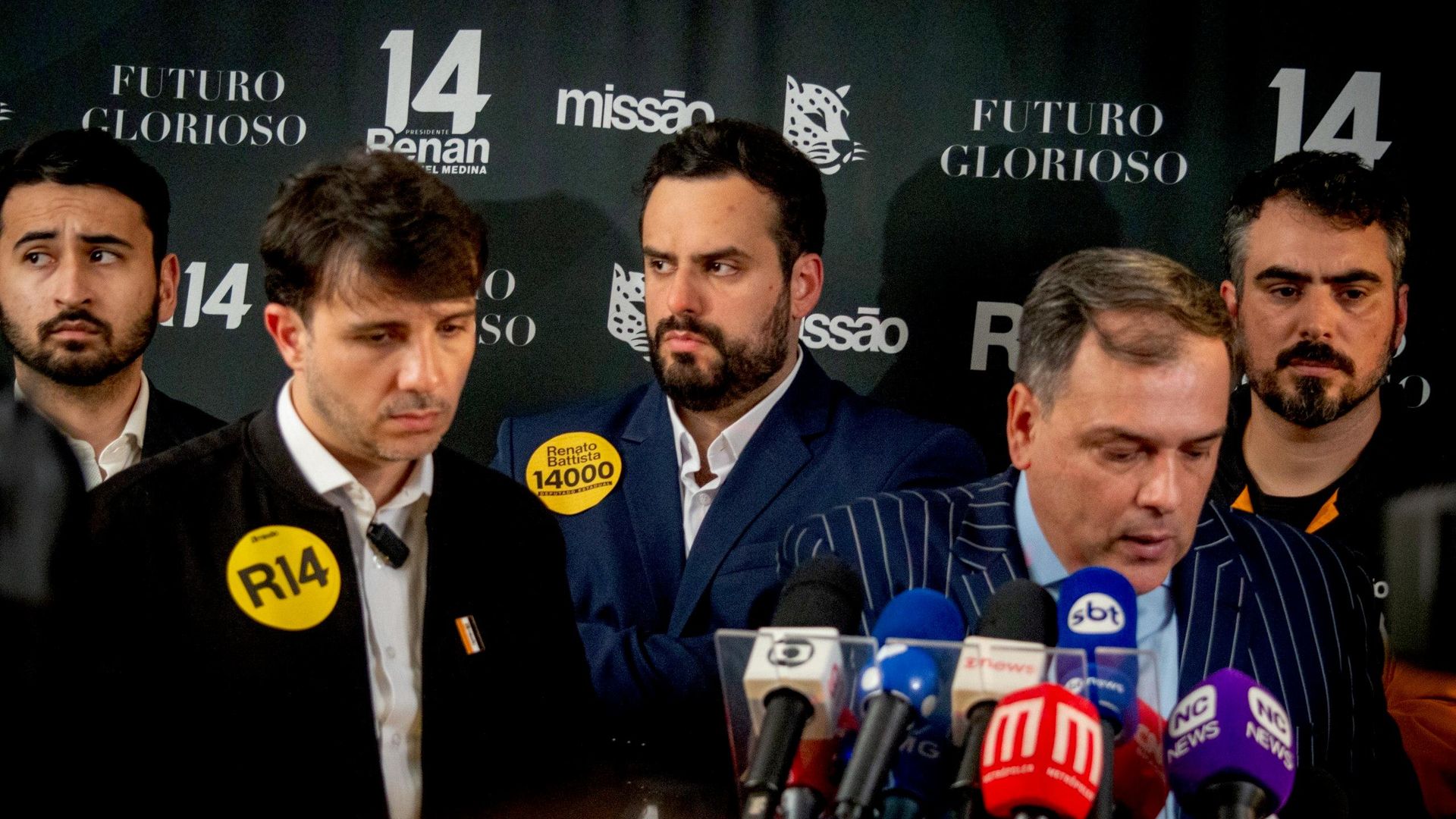 Renan Santos se emociona após suspensão de campanha e acusa Toffoli de perseguição