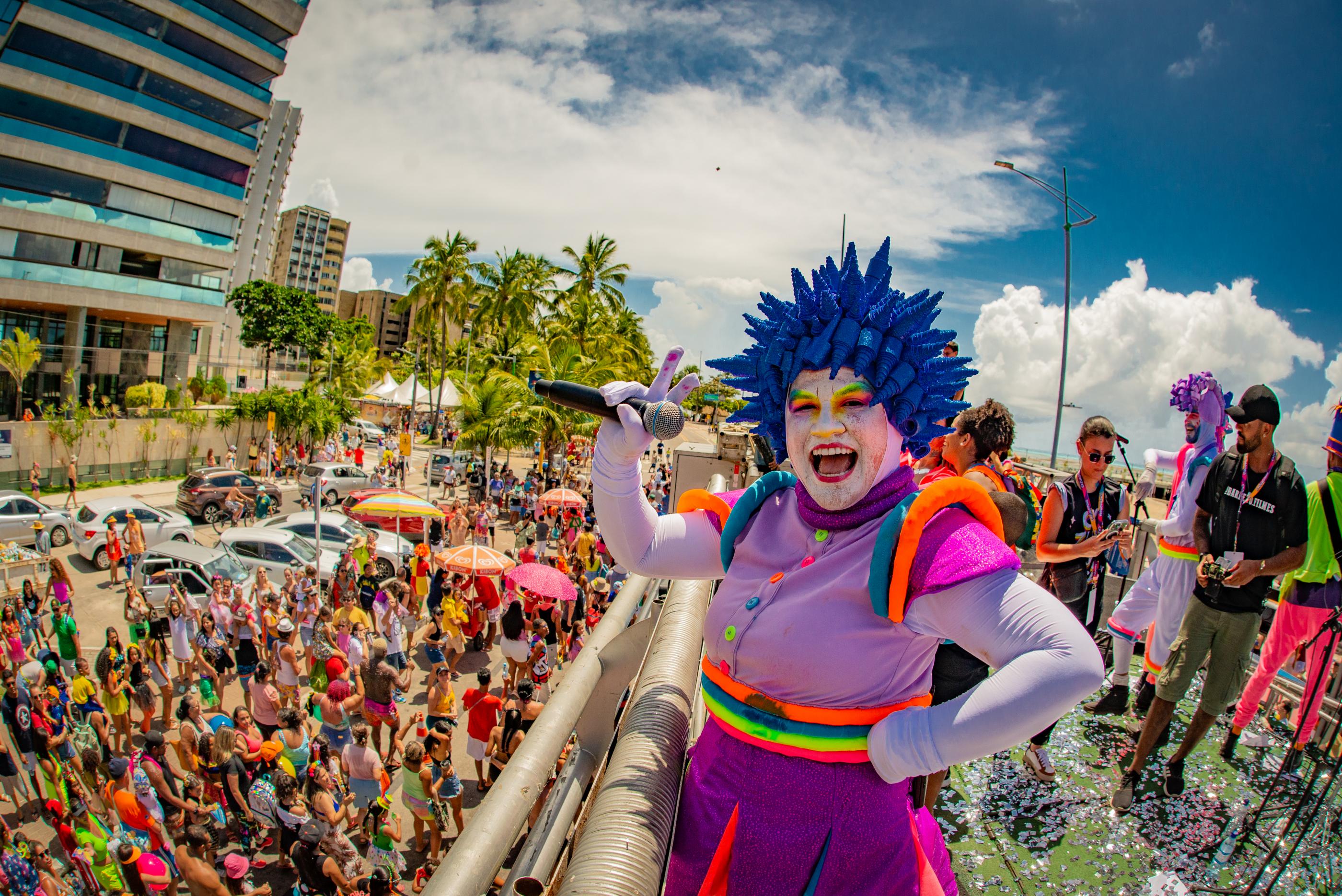 Prévias carnavalescas animam a cidade Maceió com blocos e muito frevo; confira a programação