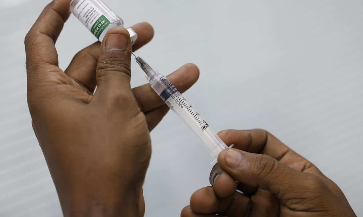 Dia D de vacinação contra a gripe mobiliza quatro regiões do país neste sábado