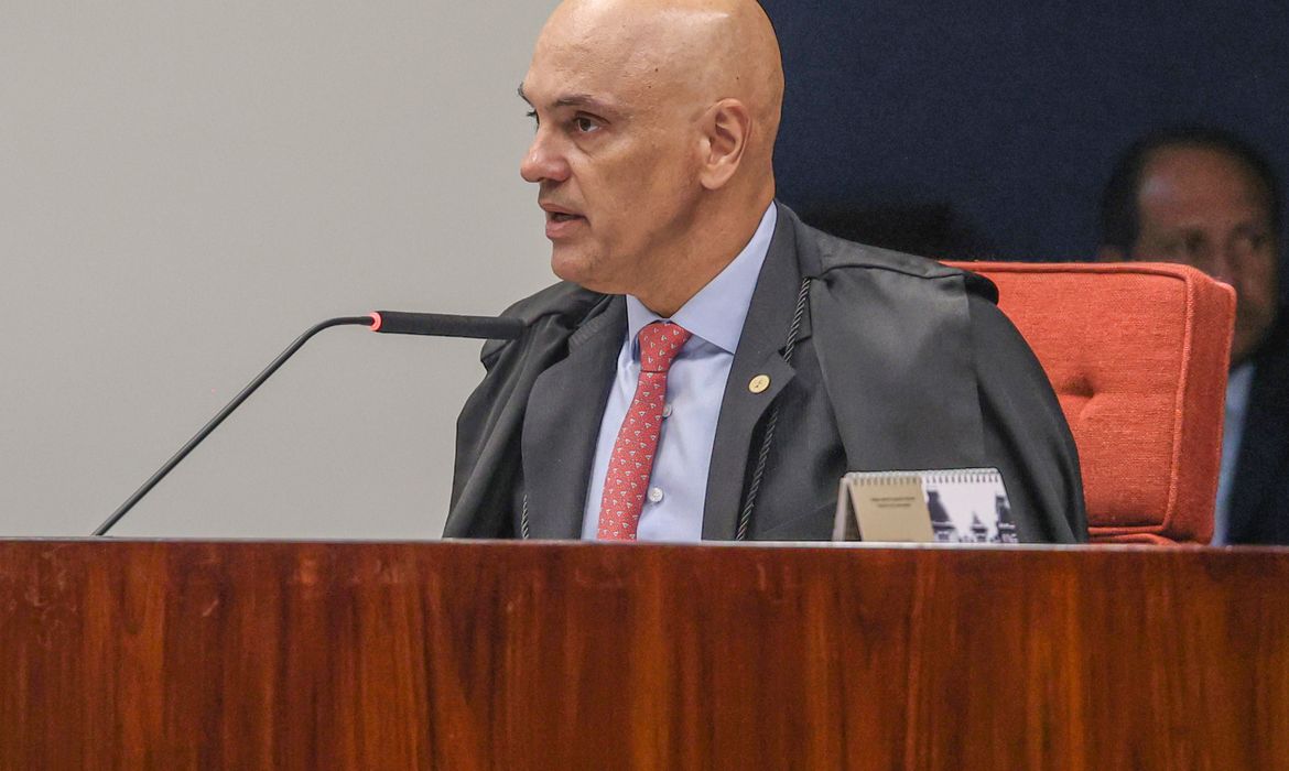 Alexandre de Moraes nega ter viajado em aviões de empresário investigado