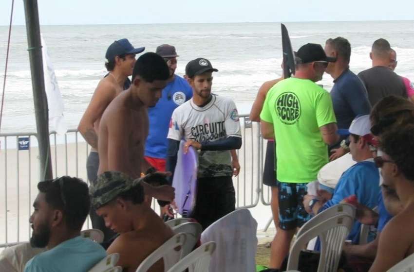 2º etapa do Campeonato Alagoano de Bodyboard reúne atletas e admiradores na Praia do Pontal da Barra