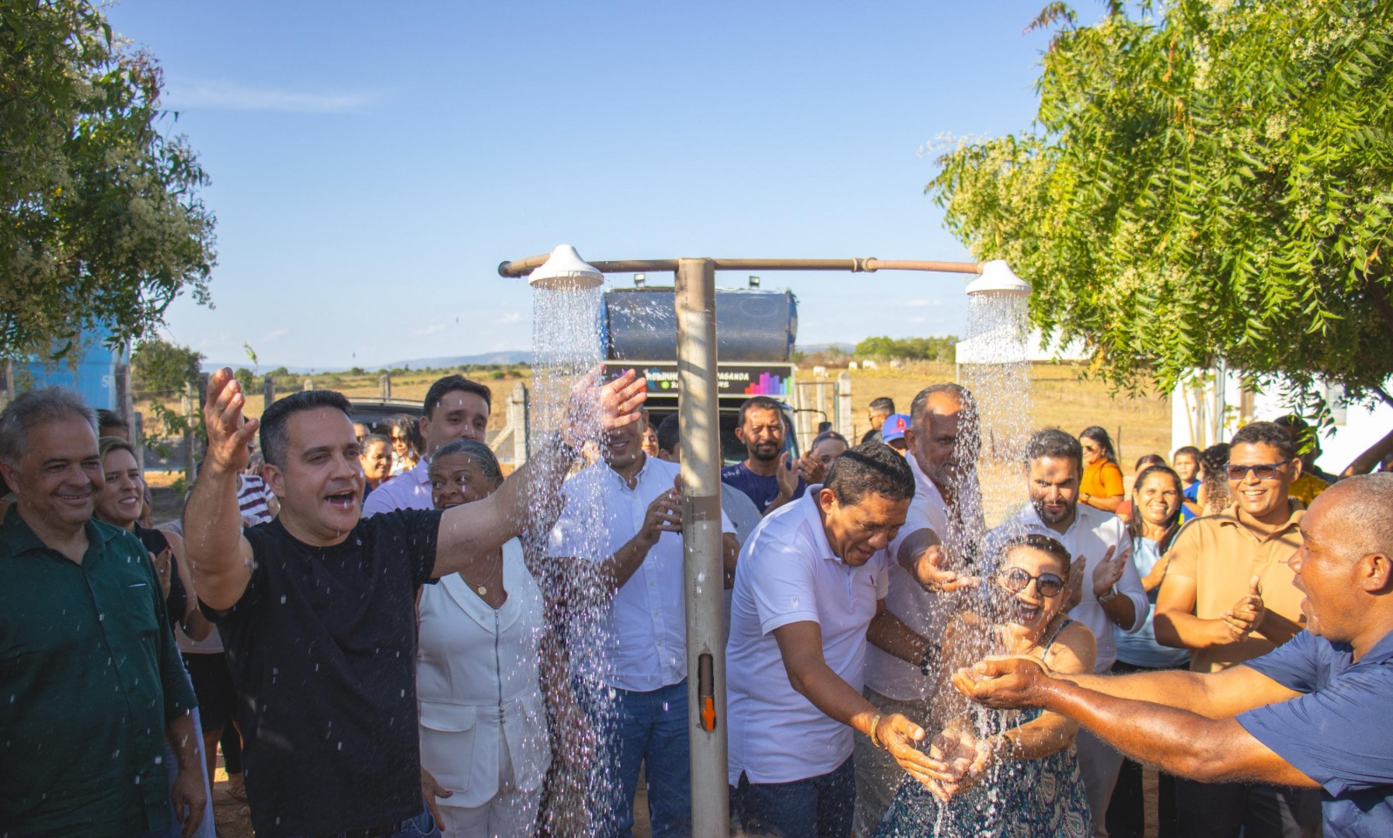 Governo leva água encanada ao povoado Lagoa do Mato dos Lopes, em Palmeira dos Índios