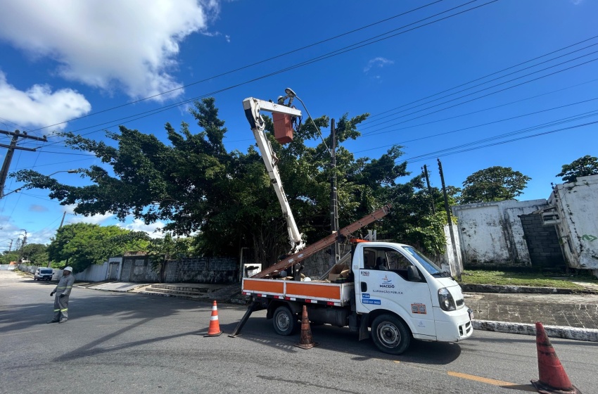 Iluminação das ruas do Pinheiro, em Maceió, será substituída