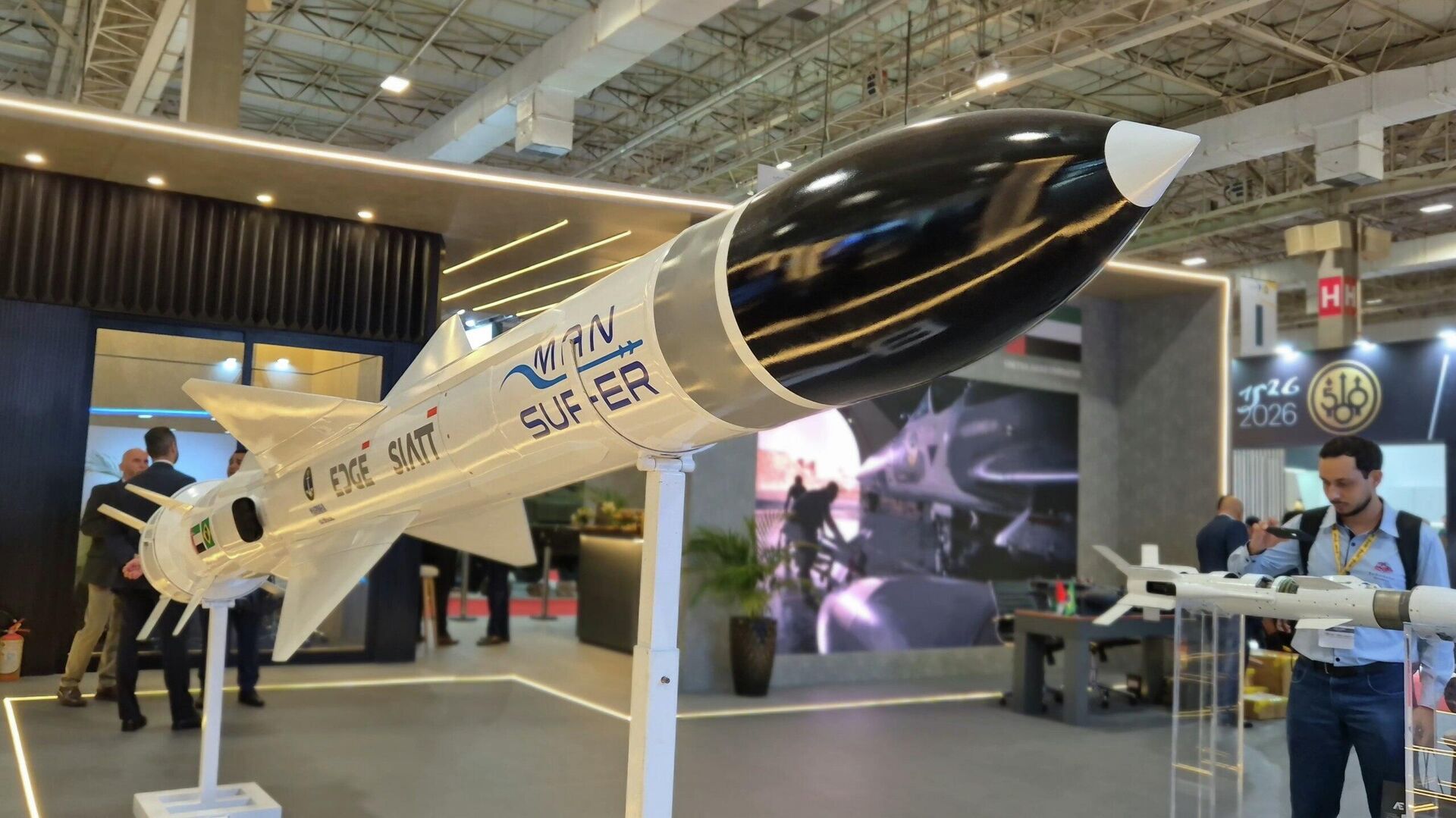 Marinha do Brasil apresenta míssil antinavio Mansup-ER durante a LAAD 2026