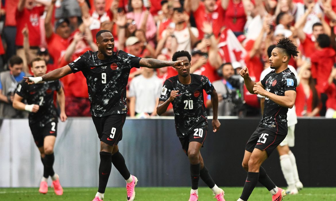 Canadá goleia Catar e conquista primeira vitória em Copas do Mundo