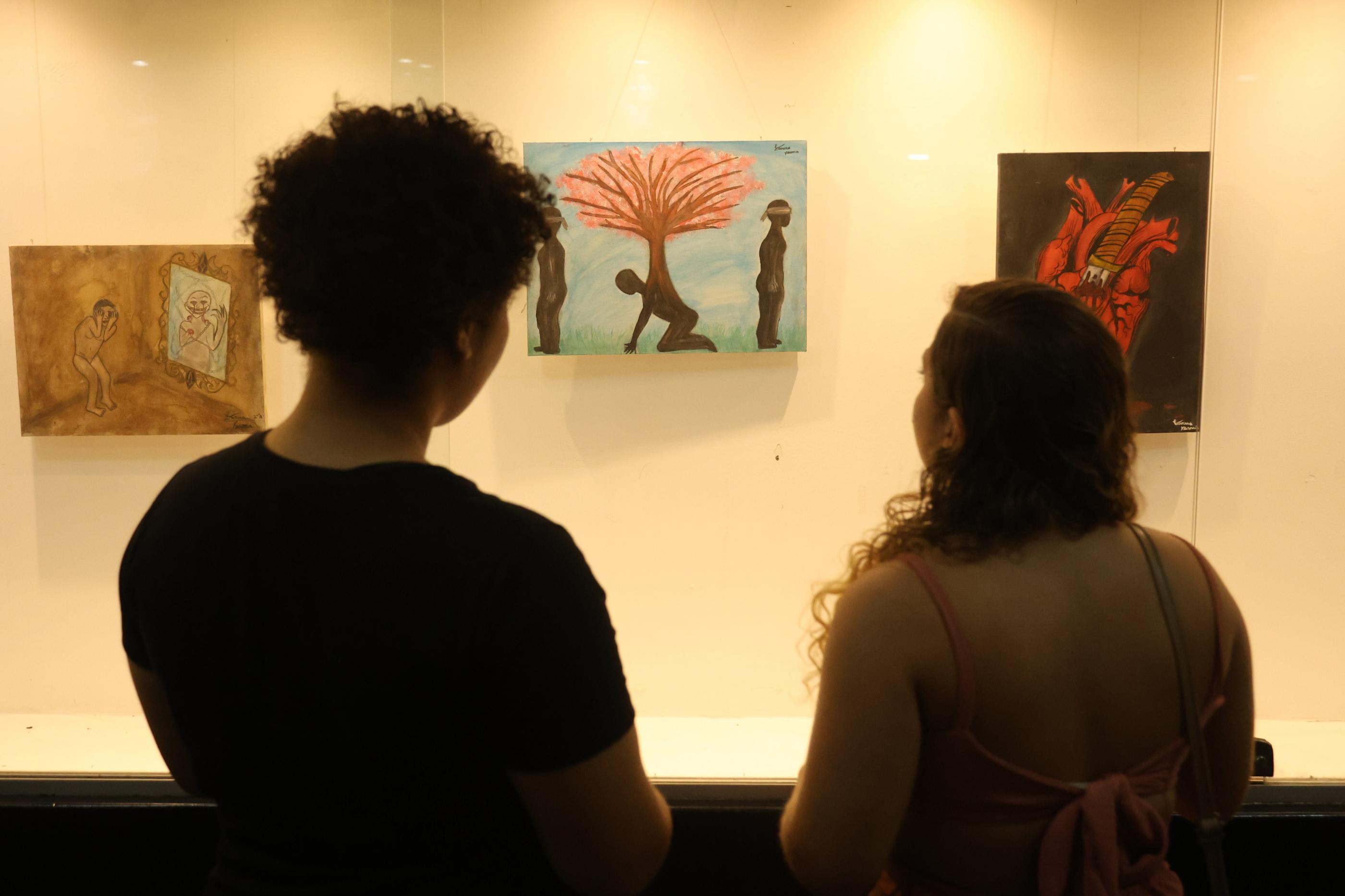 Estudantes expõem telas inspiradas em Nise da Silveira