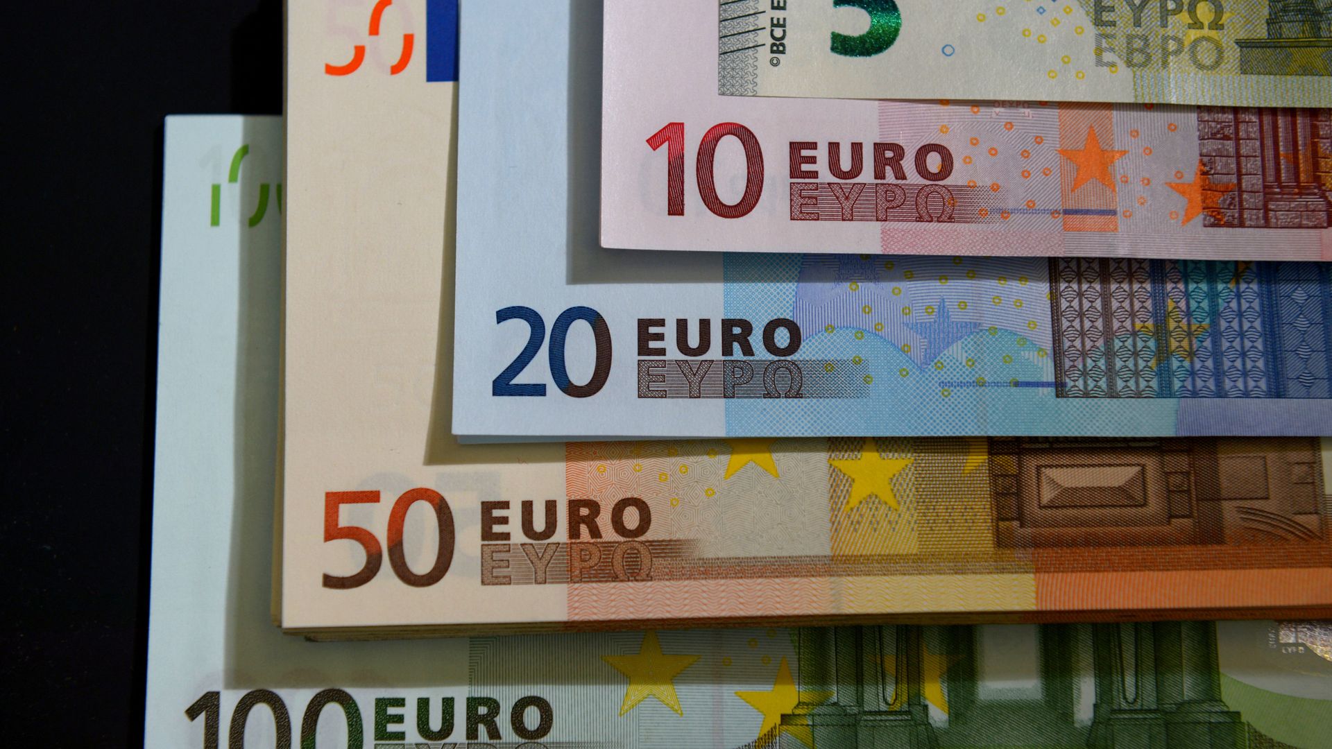Pedido de Zelensky por mais 70 bilhões de euros surpreende líderes da União
