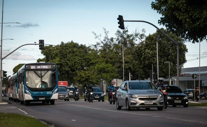 Avanço de sinal vermelho dispara e vira a infração mais cometida em Maceió
