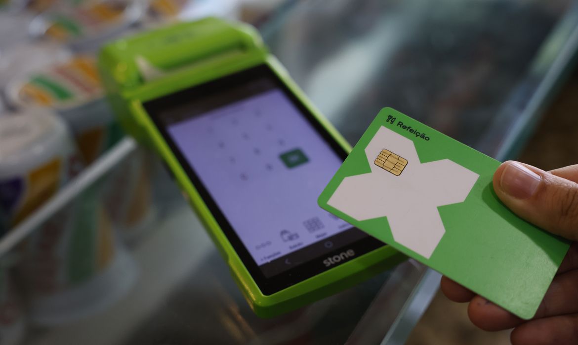 Novas leis para sistema de vale-alimentação entram em vigor nesta terça (10)