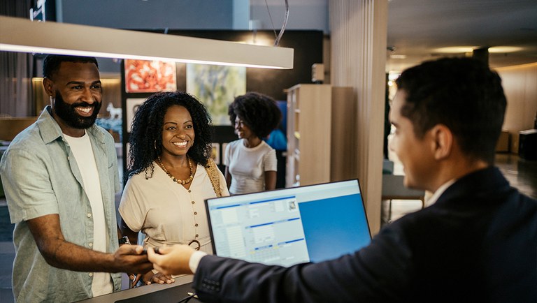 Hotéis ganham prazo extra para adotar ficha digital obrigatória