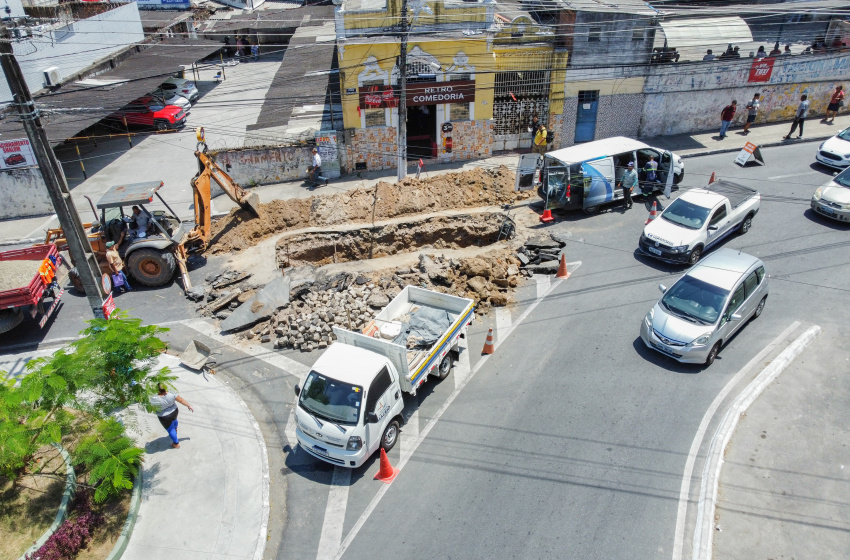Galeria pluvial no Centro recebe serviço emergencial