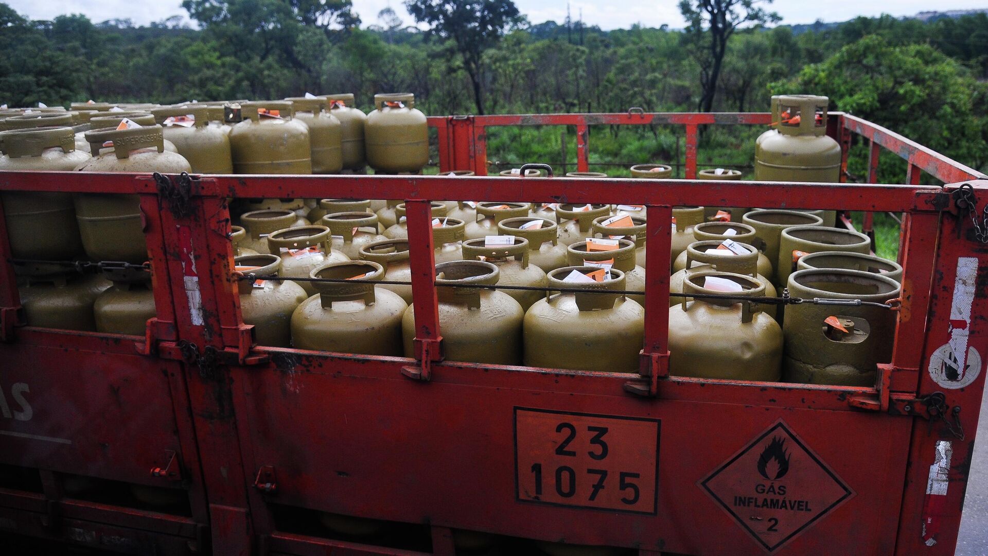 Governo libera R$ 330 milhões para subsidiar importação do gás de cozinha