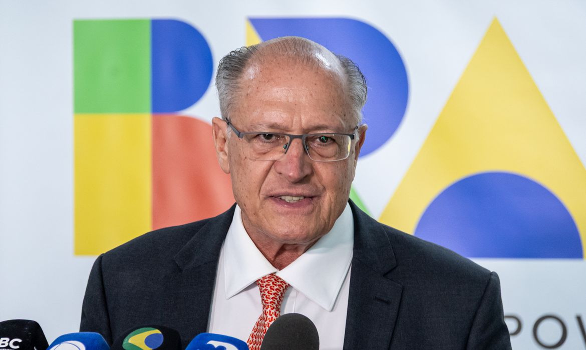 Tarifa global de 15% dos EUA é positiva para o Brasil, afirma Alckmin