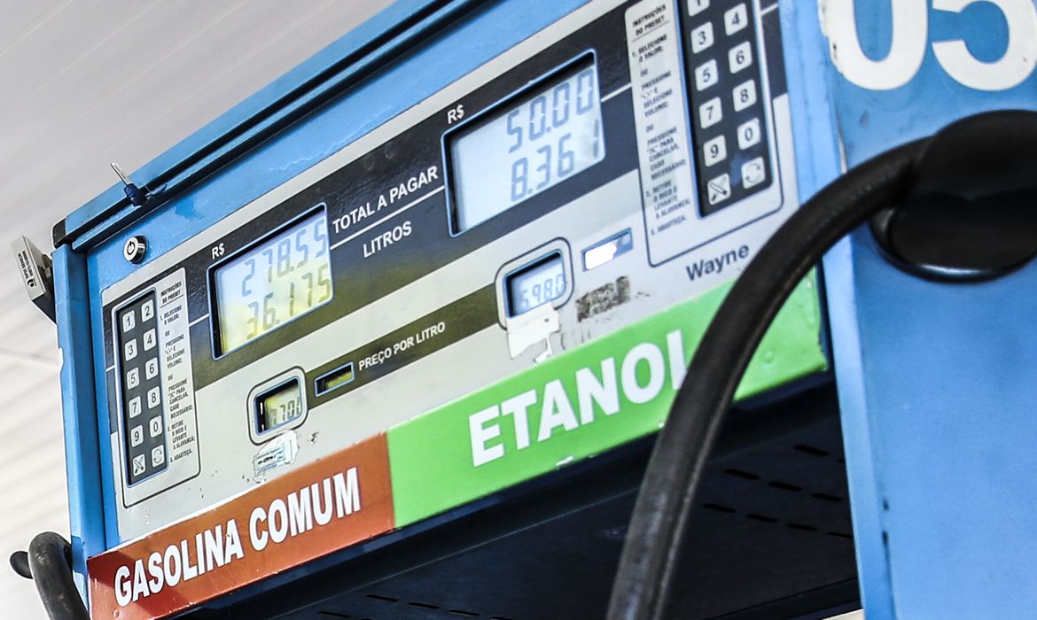 Petrobras reduz preço da gasolina em 4,9% a partir desta terça-feira (21)