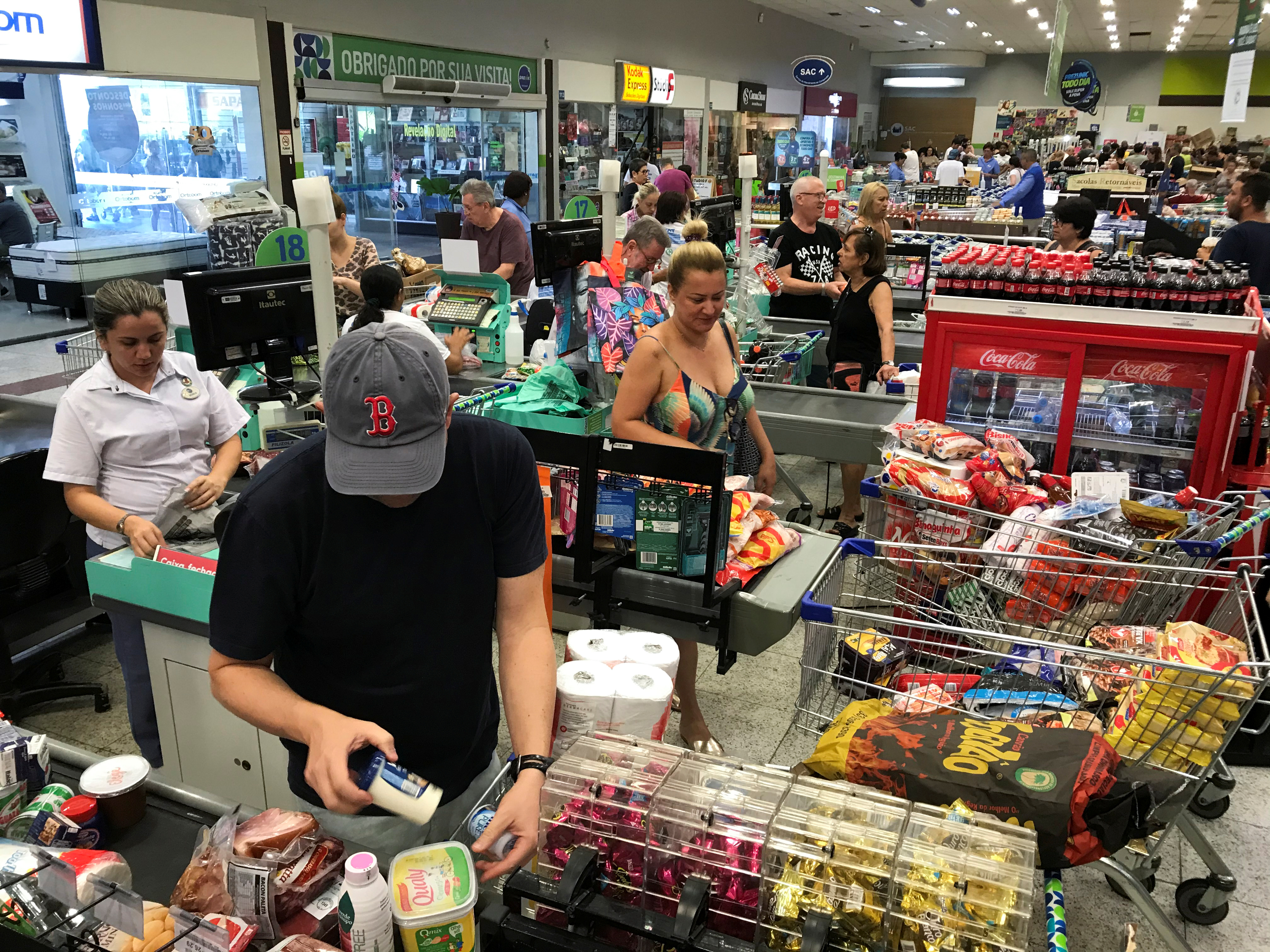 Inflação desacelera para 0,07% em julho e volta ao centro da meta do governo
