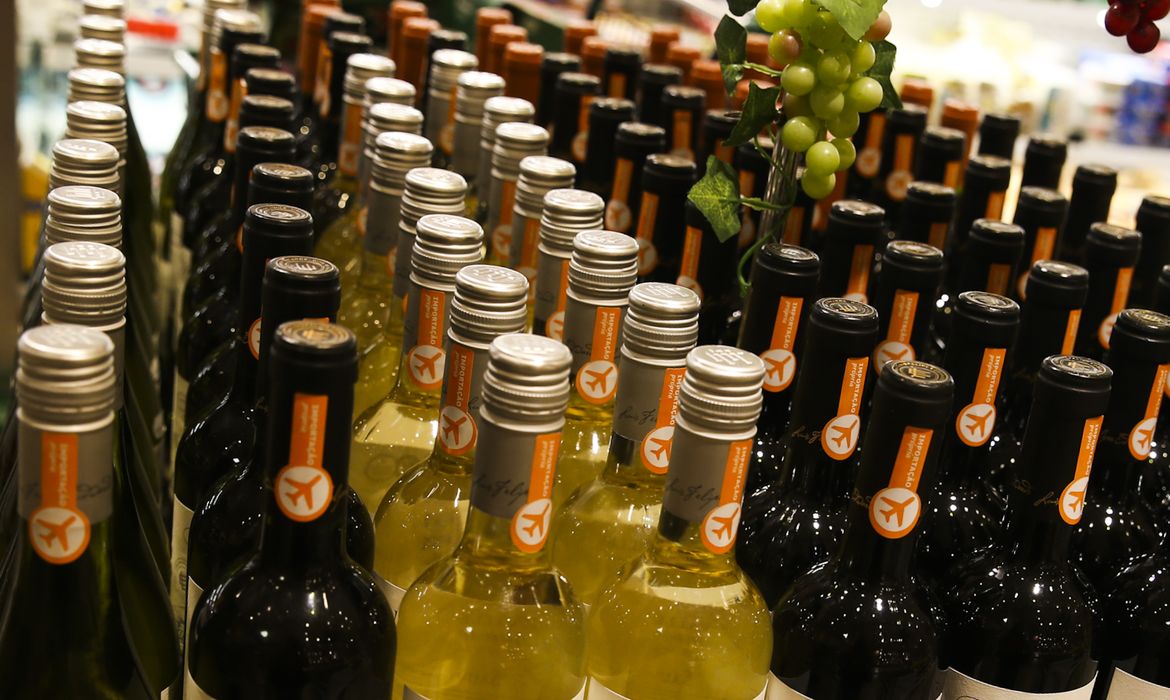 Alimentação e bebidas puxam alta de 0,62% na prévia da inflação