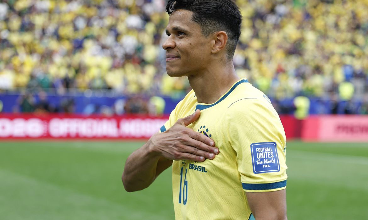 Douglas Santos leva experiência do ouro olímpico para busca do hexa