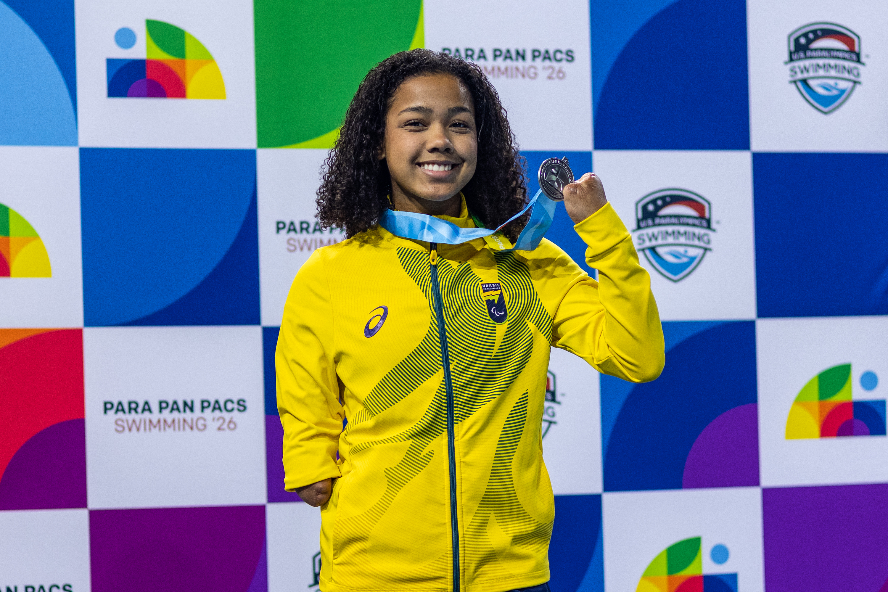 Alessandra Oliveira bate recorde mundial e Brasil conquista sete medalhas