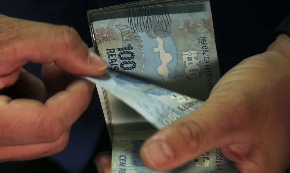 Pagamento do abono salarial para nascidos em maio e junho começa nesta sexta