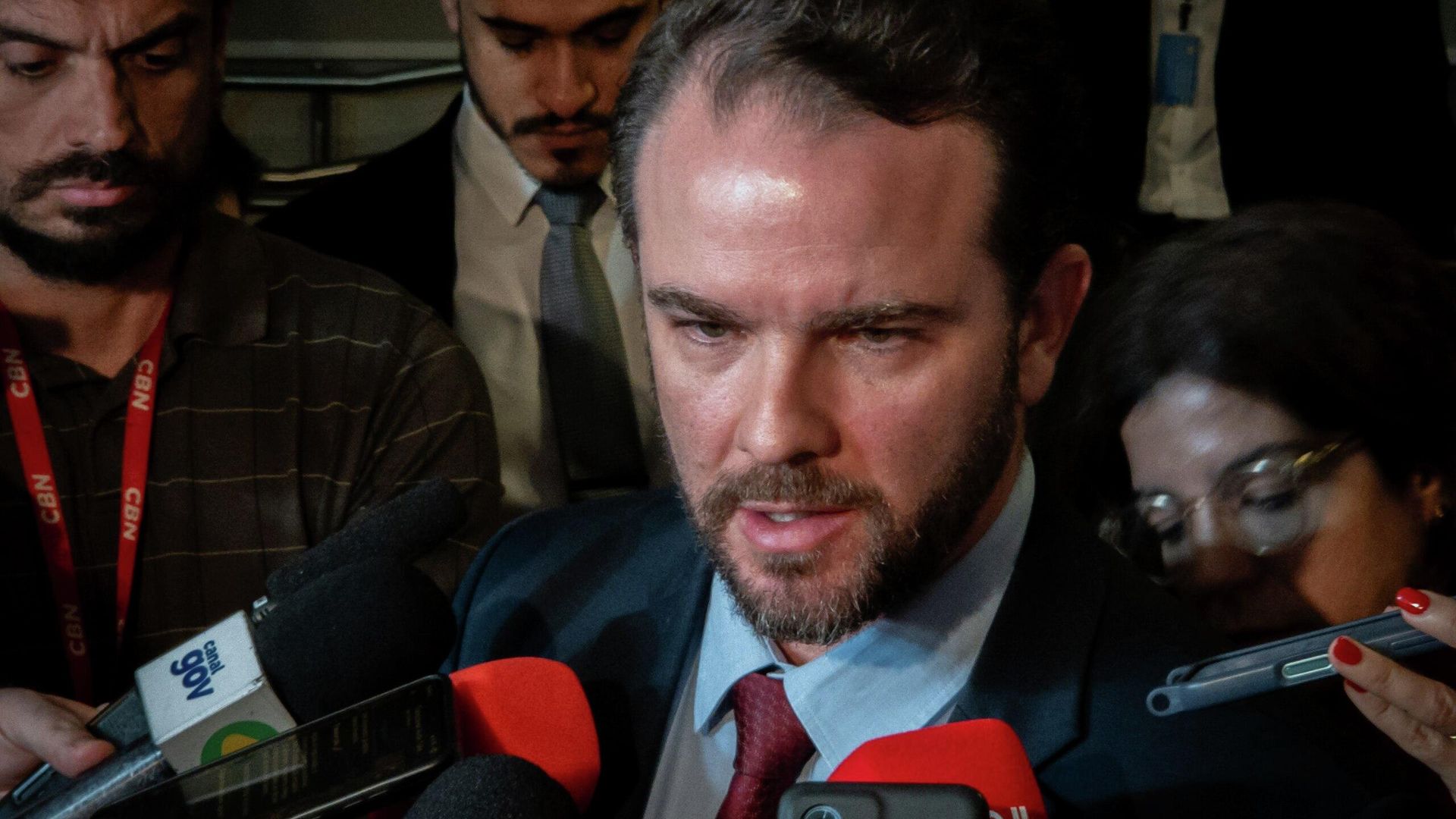 Durigan rebate críticas de Milei e chama presidente argentino de ''palhaço''