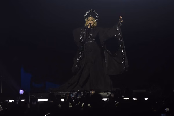 5 momentos provocantes e emocionantes do show de Madonna em Copacabana
