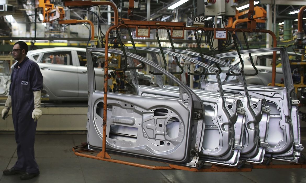 Produção industrial sobe 0,1% em março e 3,1% em 2026