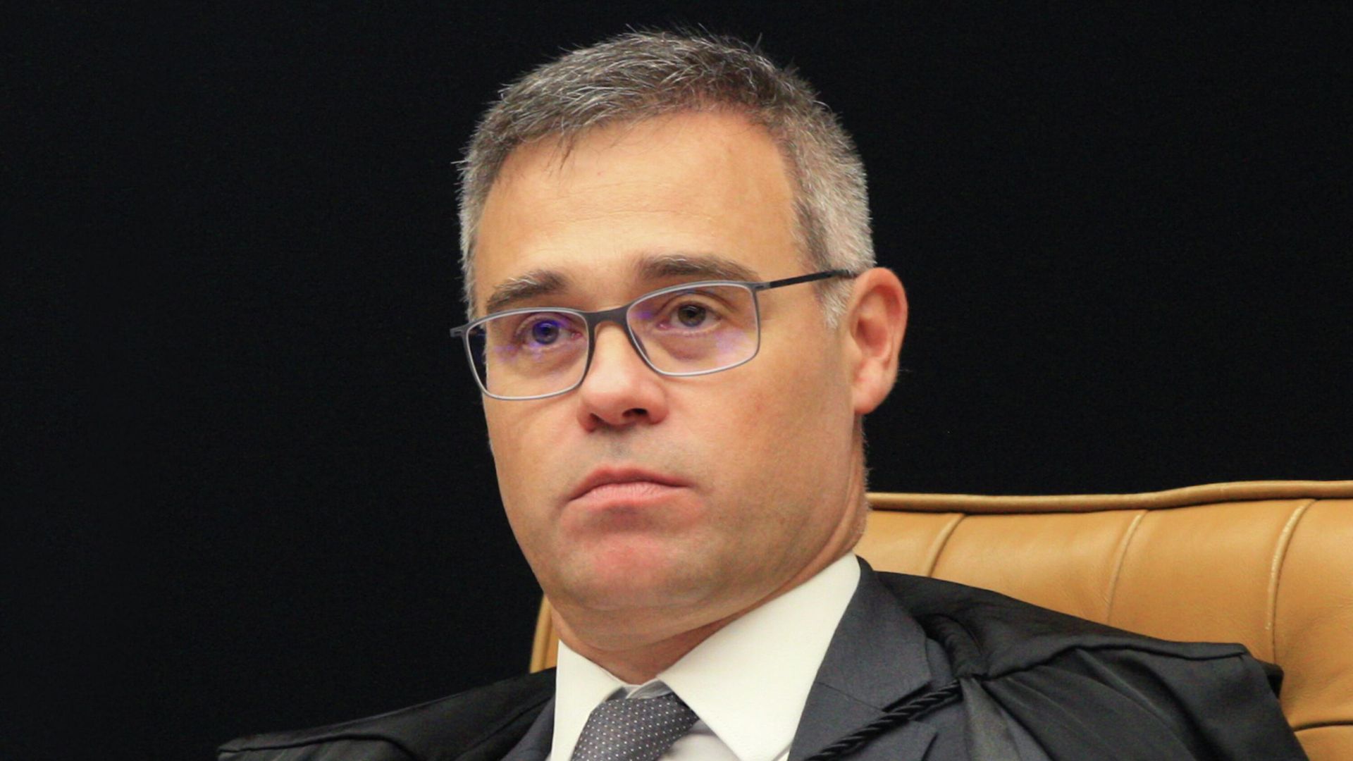 Mendonça determina soltura de ex-procurador do INSS e revoga tornozeleira de ex-ministro de Bolsonaro