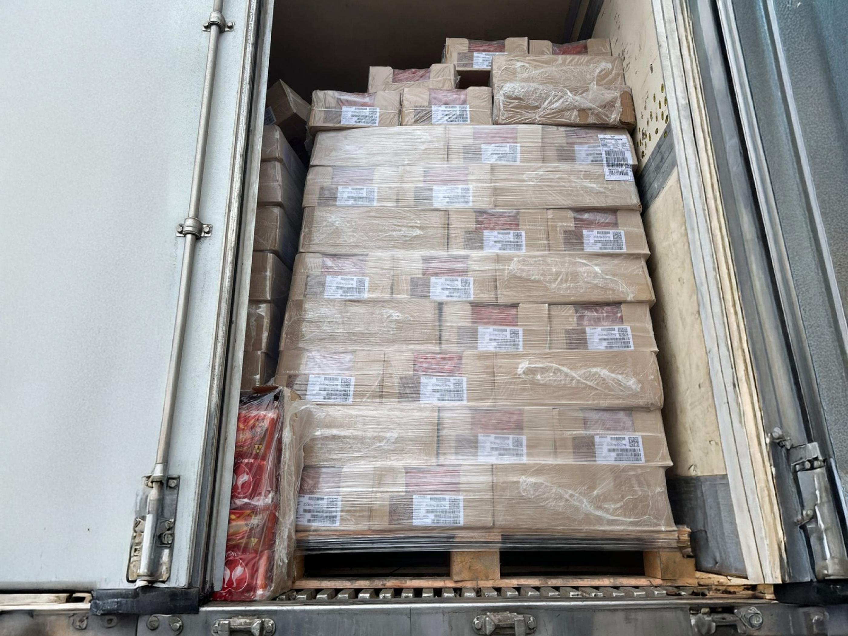 Operação flagra transporte de salsichas com notas fiscais irregulares em AL