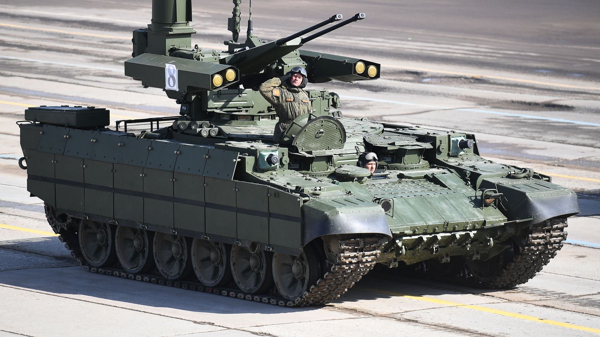 Rússia projeta futuro da guerra com unidades de tanques não tripulados e robôs de apoio