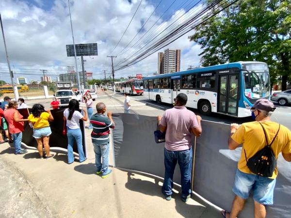 Gestão de água da BRK é alvo de protesto na Fernandes Lima
