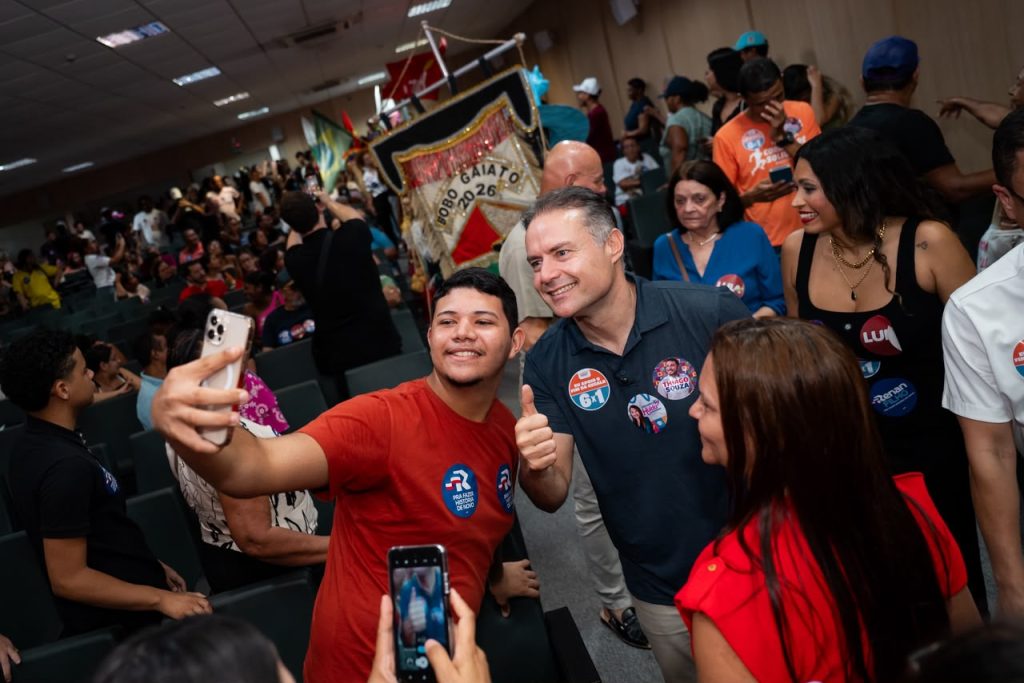 Renan Filho defende Lula e democracia em convenção do PCdoB