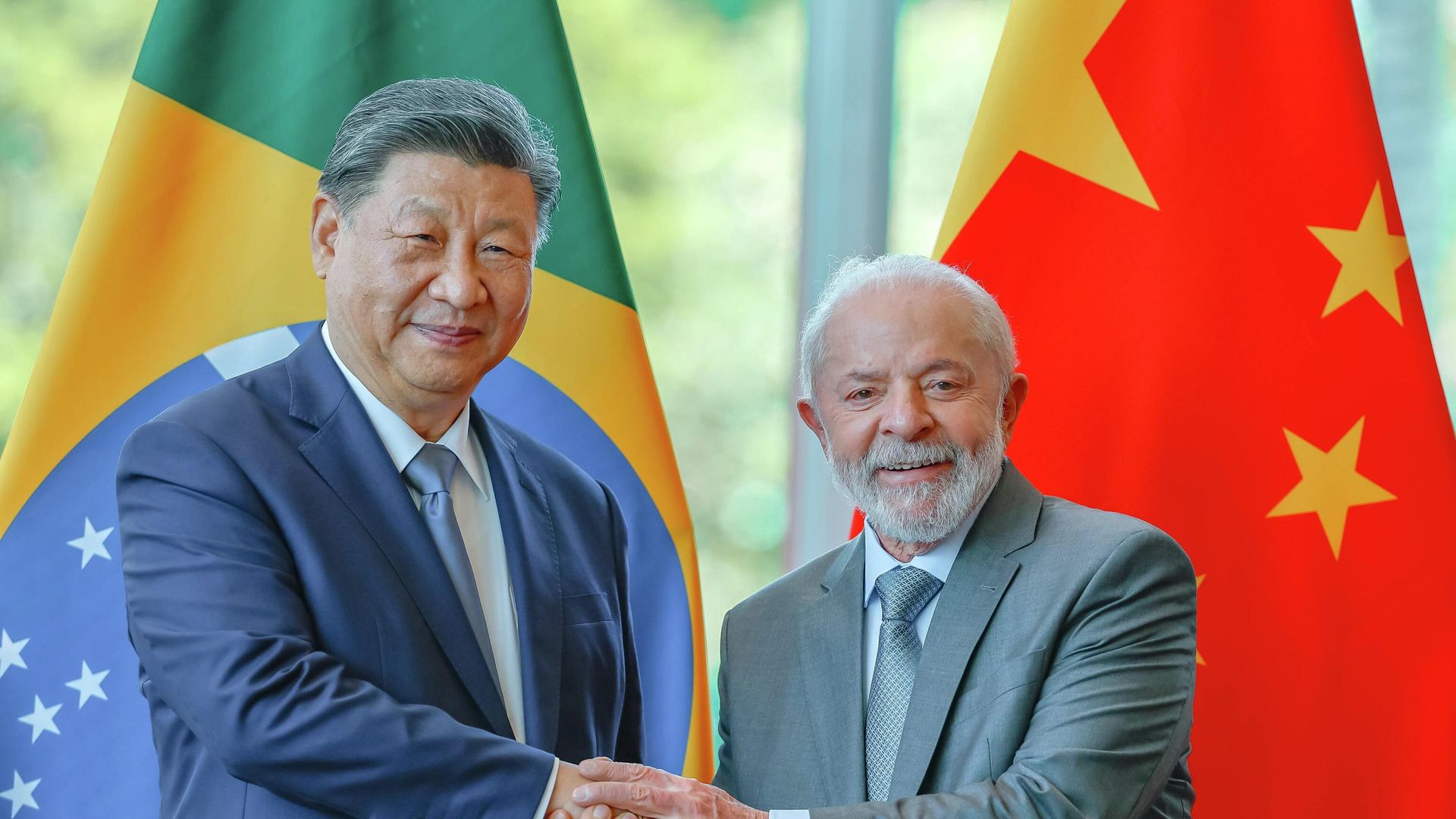 Lula e Xi Jinping discutem cooperação em inteligência artificial e minerais