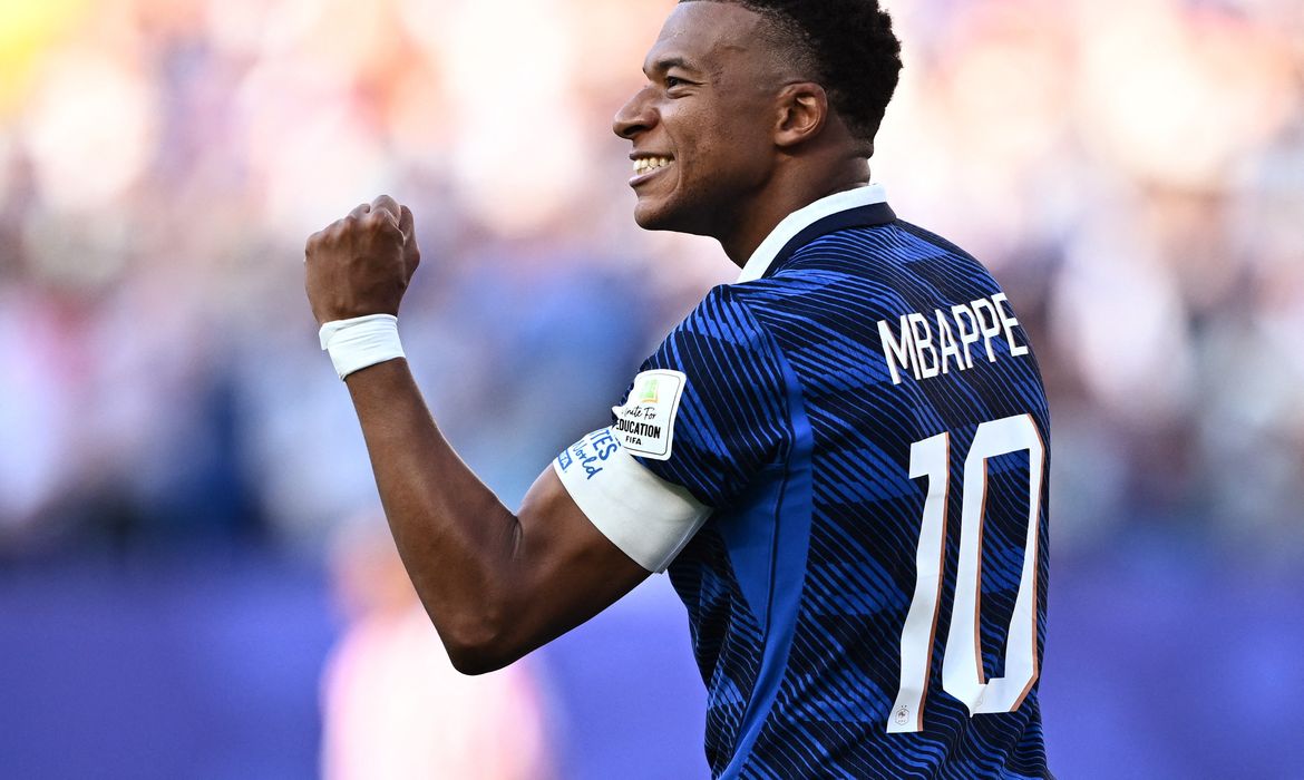 Futebol, política e personagens improváveis: os destaques da Copa até agora
