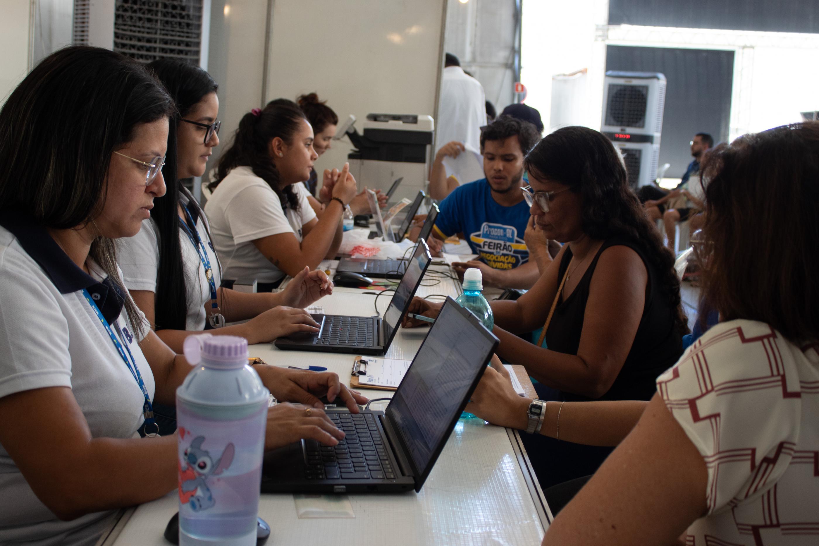 Procon-AL registra mais de 500 acordos no primeiro dia do Feirão em Maceió