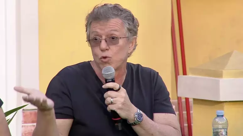 Boninho esculacha participantes de reality após oração