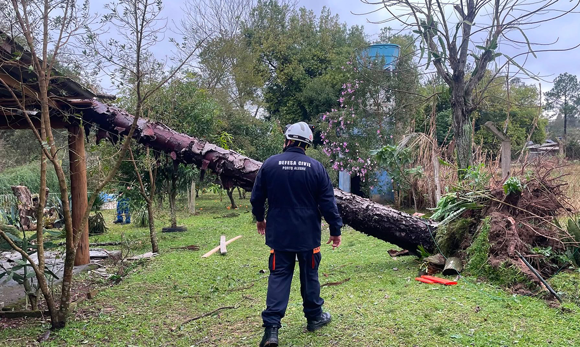 Chuvas deixam mais de 700 desabrigados no Rio Grande do Sul