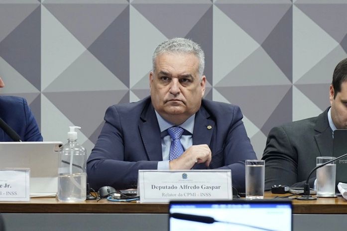 Relator da CPMI do INSS prepara relatório com mais de 200 indiciamentos