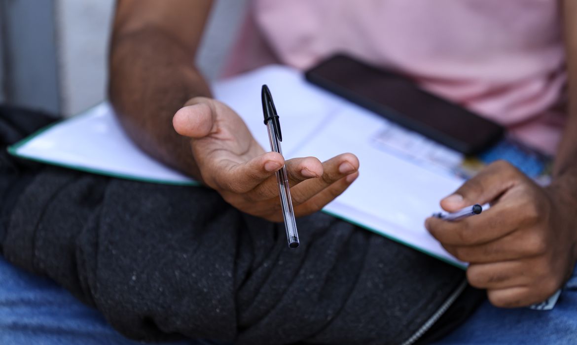 Prazo para pedir isenção da taxa de inscrição no Enem começa no dia 13