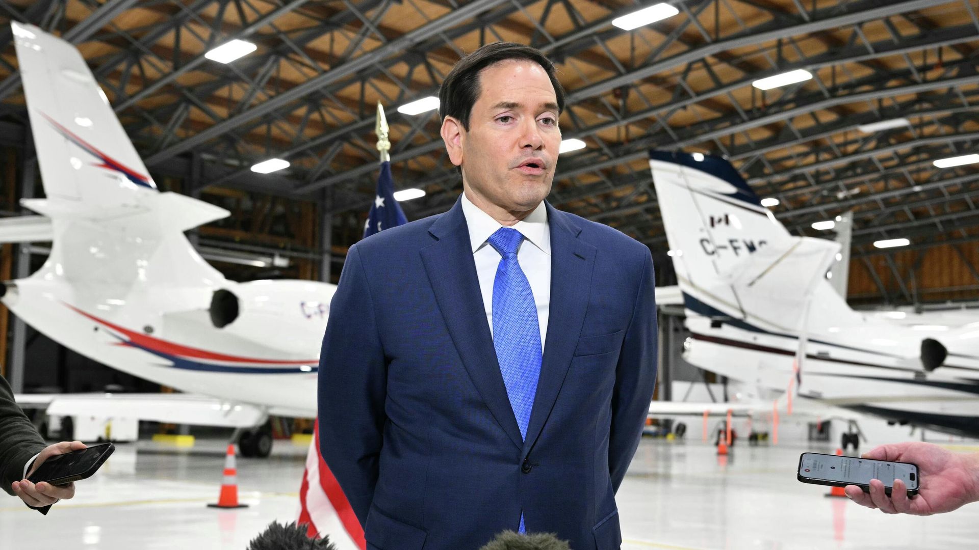 Parlamentares dos EUA cobram explicações de Marco Rubio sobre postura em relação ao Brasil