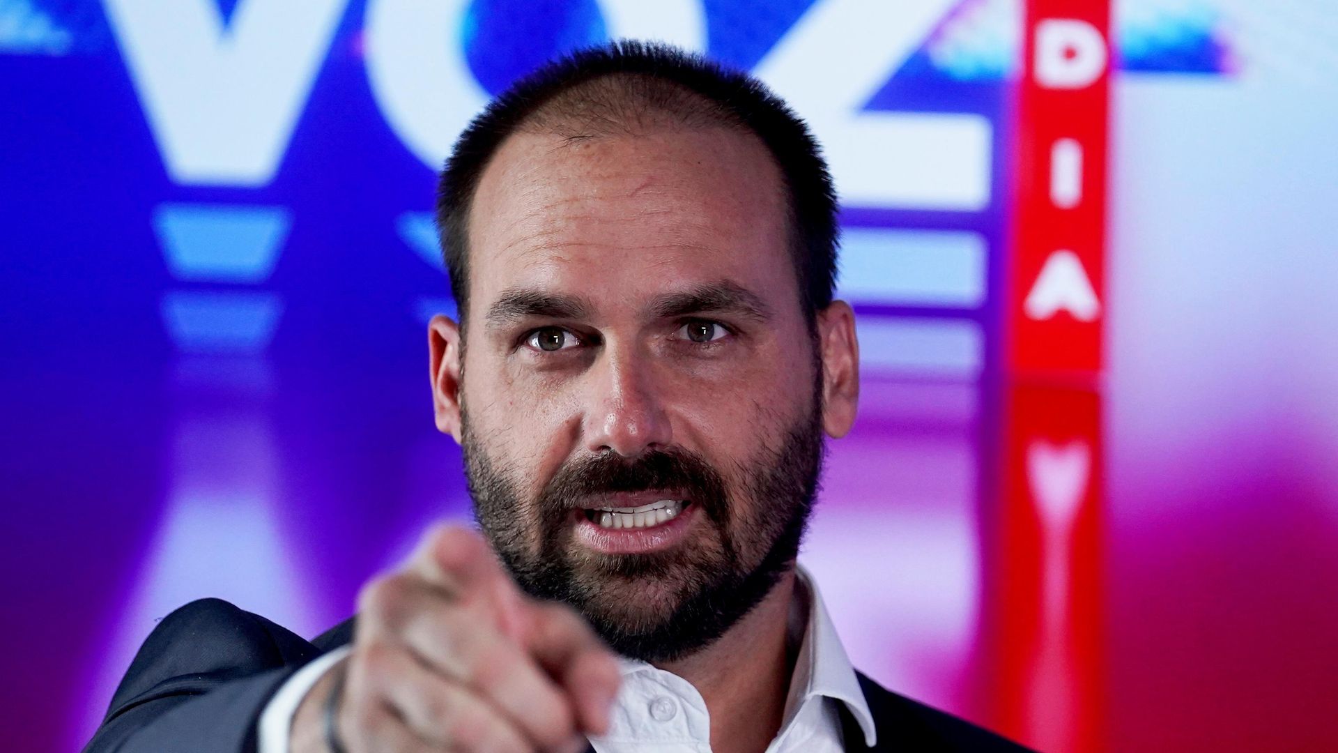 Eduardo Bolsonaro promete 'faxina' no Itamaraty caso Flávio vença a eleição