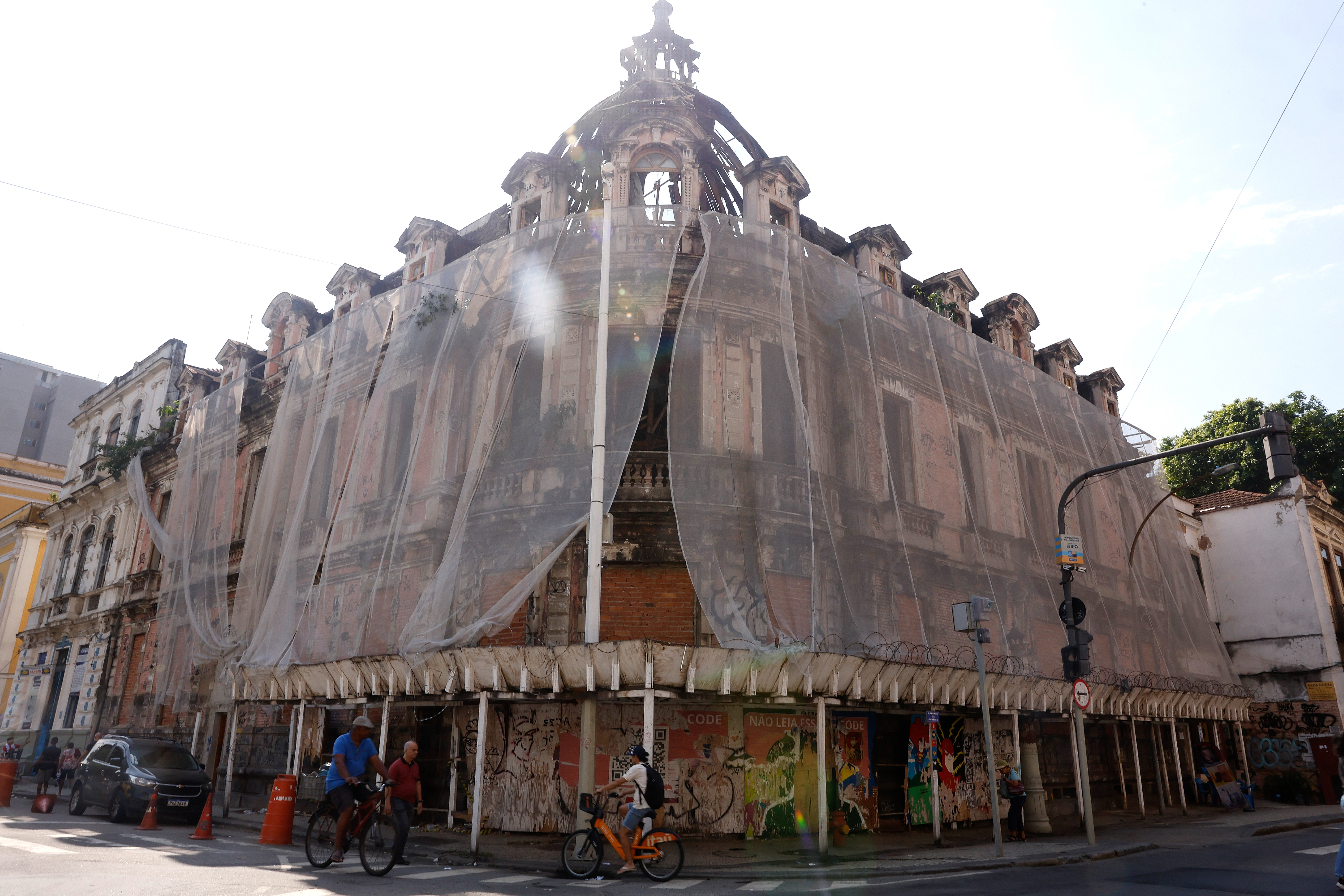 Palacete Imperial sofre abandono e denúncias no centro do Rio